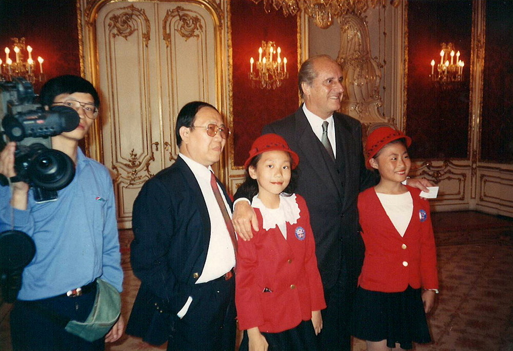 1995年上海音乐学院附小学在奥地利演出收到总统亲切接见