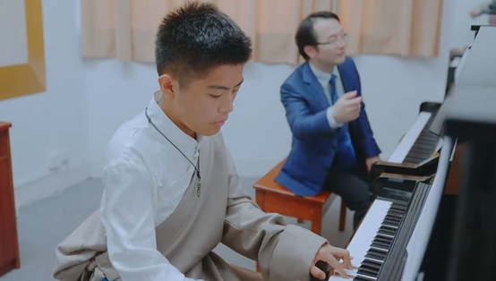 3 周挺“为人👫、为师、为学”少数民族学生教学简况 3 周挺“为人、为师、为学”少数民族学生教学简况