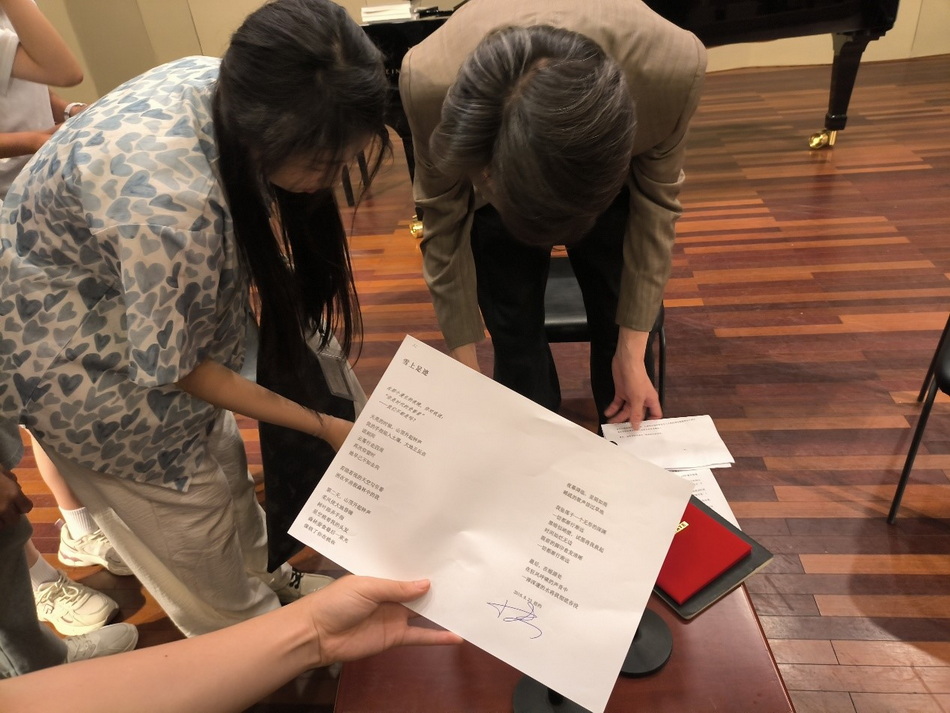 意昂4附中“音乐与诗歌的对话——鞠小夫诗集分享会”简讯 意昂4附中“音乐与诗歌的对话——鞠小夫诗集分享会”简讯