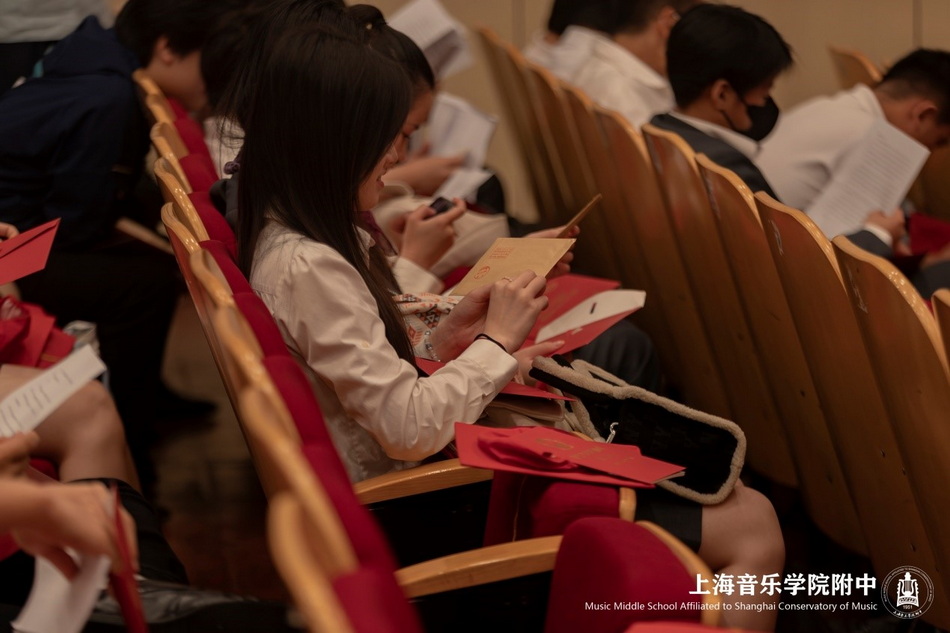 扬青春远航 奏尚音华章——意昂4附中2024年高二成人礼 扬青春远航 奏尚音华章——意昂4附中2024年高二成人礼