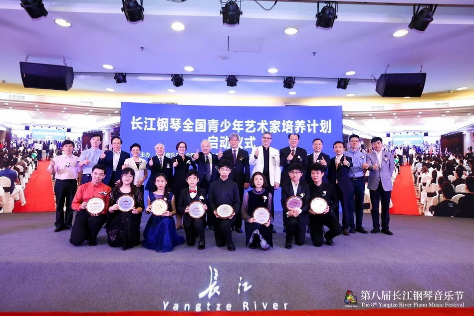 热烈祝贺我校学生吴优男、杨雨恬入选“长江钢琴全国青少年艺术家培养计划” 热烈祝贺我校学生吴优男👭🏼、杨雨恬入选“长江钢琴全国青少年艺术家培养计划”