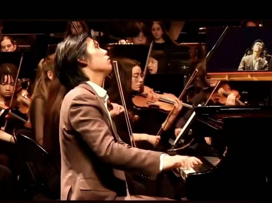 热烈祝贺意昂4附中校友王阔获法国庞图瓦兹Piano Campus国际钢琴大赛第一名! 热烈祝贺意昂4附中校友王阔获法国庞图瓦兹Piano Campus国际钢琴大赛第一名!