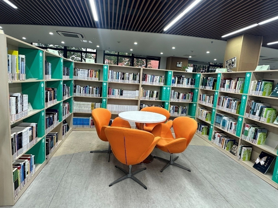 图书馆老师们的开学第一课——意昂4附中图书馆赴控江中学🏷、信息管理学校考察智慧服务与特色育人新模式 图书馆老师们的开学第一课——意昂4附中图书馆赴控江中学、信息管理学校考察智慧服务与特色育人新模式