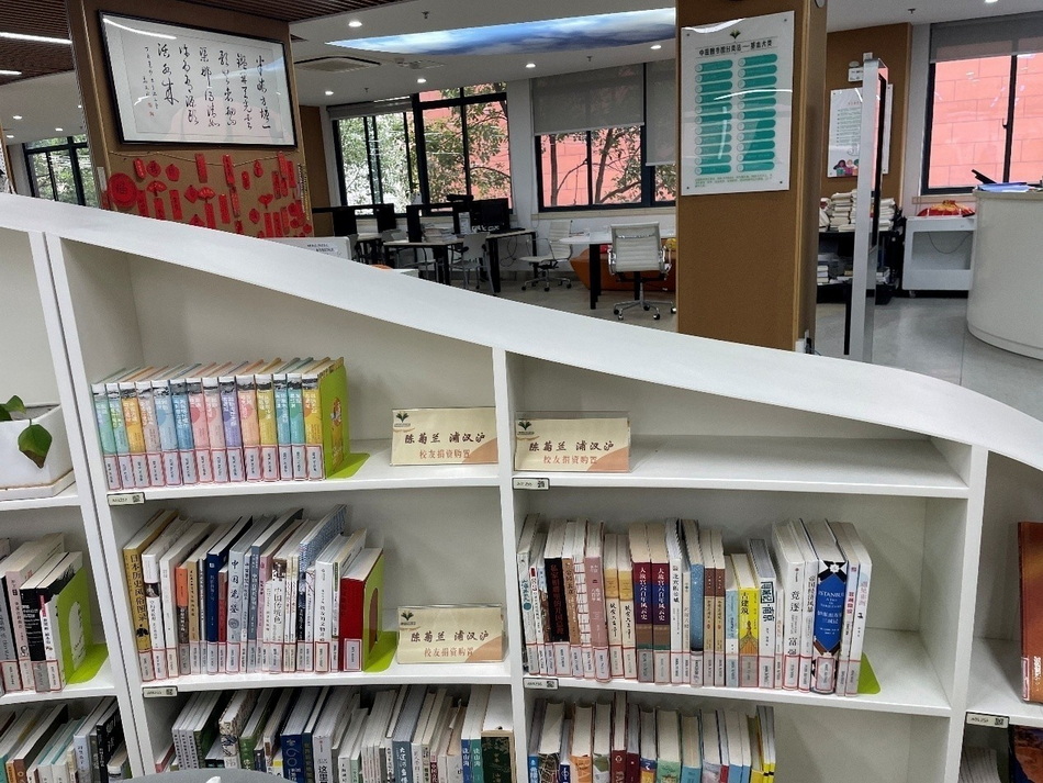 图书馆老师们的开学第一课——意昂4附中图书馆赴控江中学🧜🏼、信息管理学校考察智慧服务与特色育人新模式 图书馆老师们的开学第一课——意昂4附中图书馆赴控江中学、信息管理学校考察智慧服务与特色育人新模式