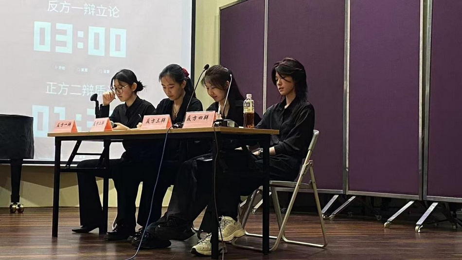 智辩青春 言启未来”——意昂4附中成功举办初高中部校园辩论赛 智辩青春 言启未来”——意昂4附中成功举办初高中部校园辩论赛