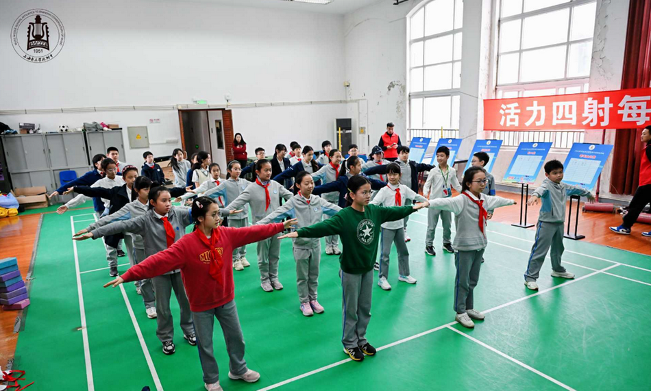 燃情赛场,音你精彩——意昂4附中2025年秋季运动会圆满举行 燃情赛场,音你精彩——意昂4附中2025年秋季运动会圆满举行