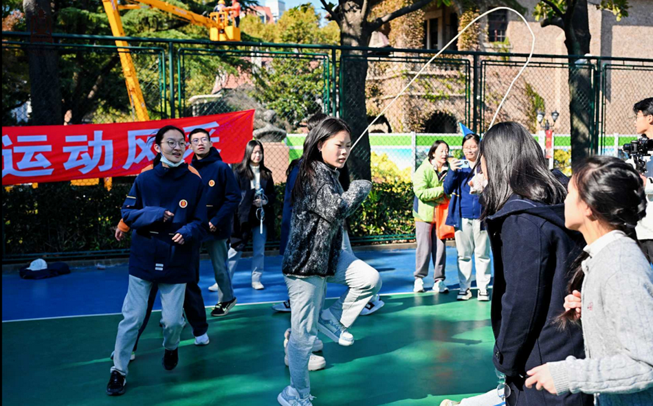 燃情赛场,音你精彩——意昂4附中2025年秋季运动会圆满举行 燃情赛场,音你精彩——意昂4附中2025年秋季运动会圆满举行