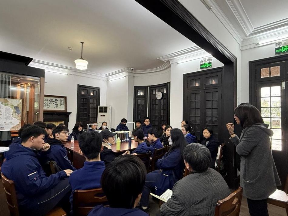 与图书馆面对面——记高二甲班读书分享会 与图书馆面对面——记高二甲班读书分享会
