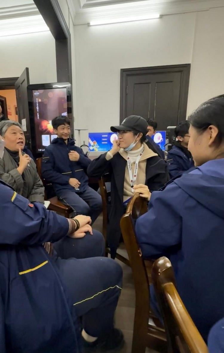 与图书馆面对面——记高二甲班读书分享会 与图书馆面对面——记高二甲班读书分享会